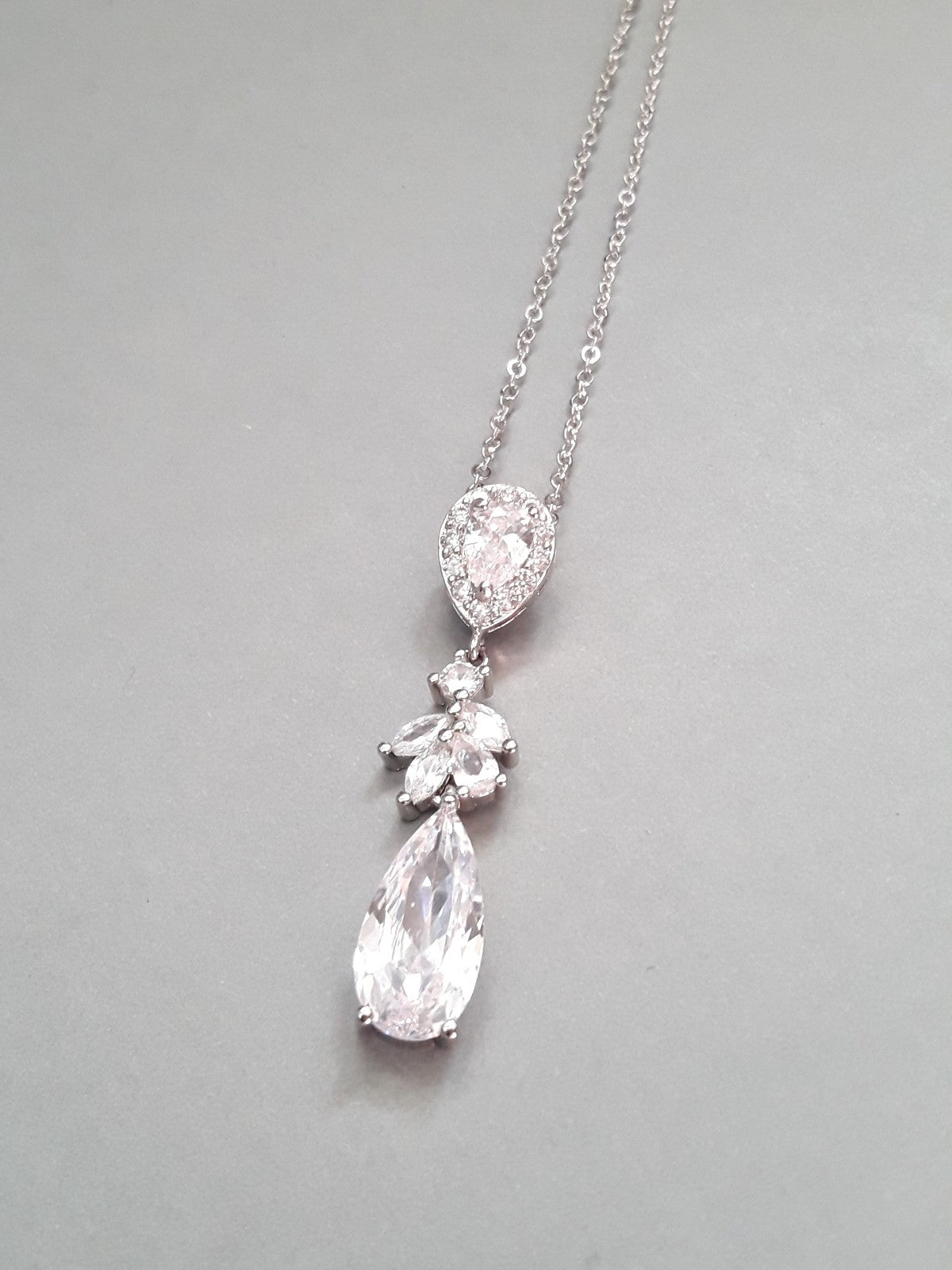 Mathilde pendentif collier de mariage zirconium et strass sur fine chaine - Prêt à porter
