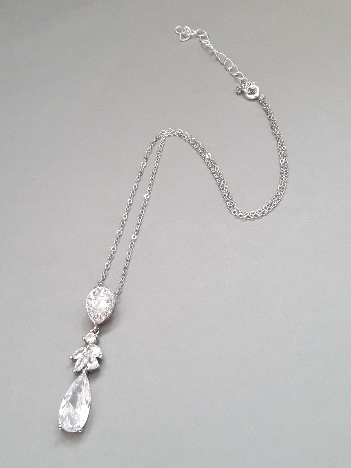 Mathilde pendentif collier de mariage zirconium et strass sur fine chaine - Prêt à porter