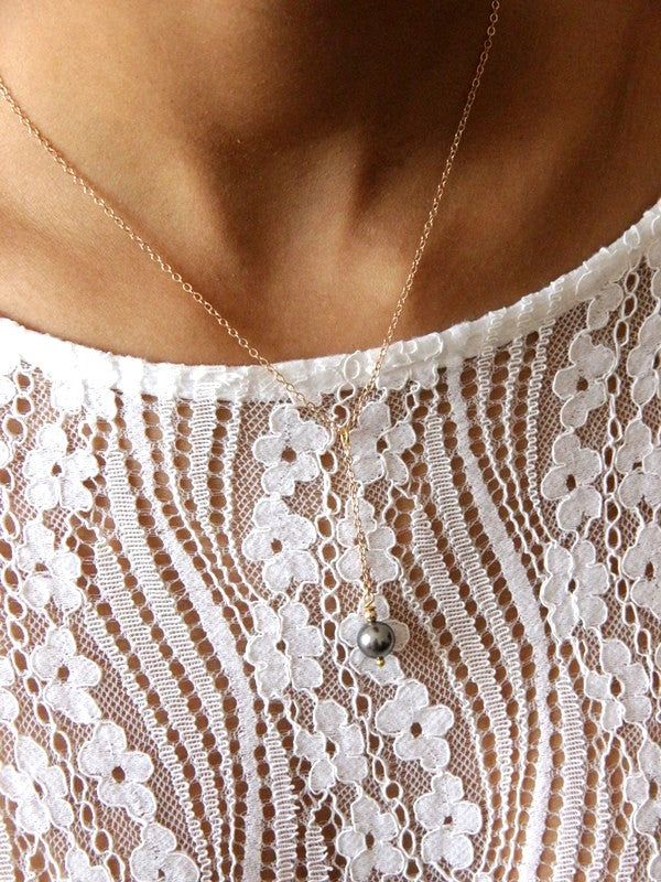 Noa collier de mariage pendant chaîne et perle grise