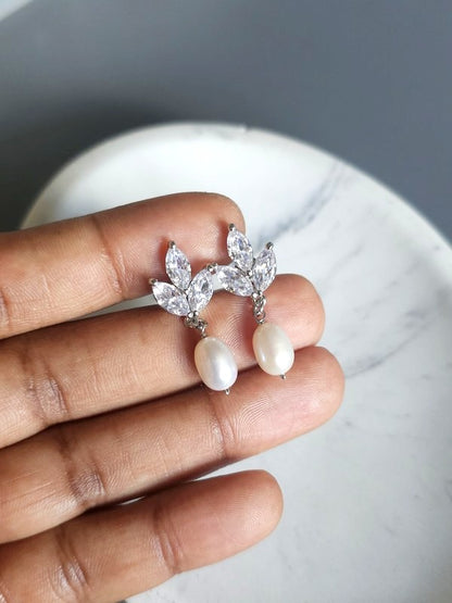 Clous d'oreilles zirconium et perles de culture - Prêt à porter bijoux mariage