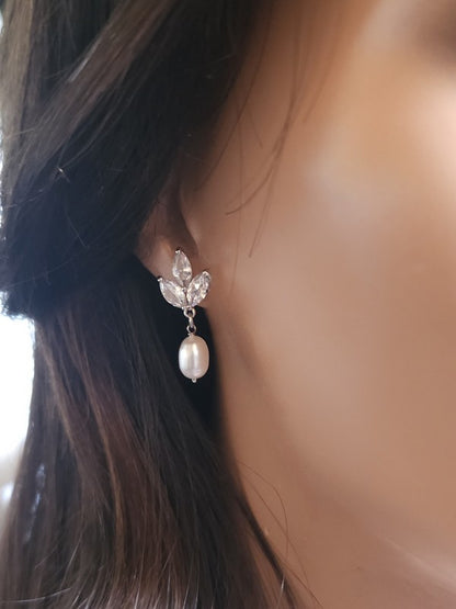Clous d'oreilles zirconium et perles de culture - Prêt à porter bijoux mariage