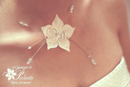 Oui collier mariage fleur en satin et oui arabesques
