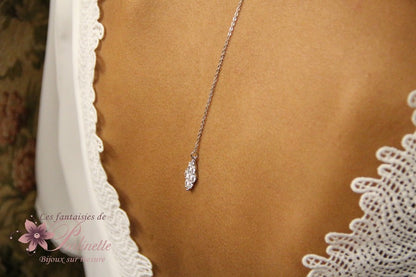 Bijou de dos amovible pour la mariée forme grappe