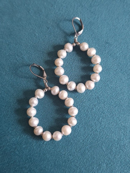 Boucles d'oreilles Maddy dormeuses creoles de perles de culture