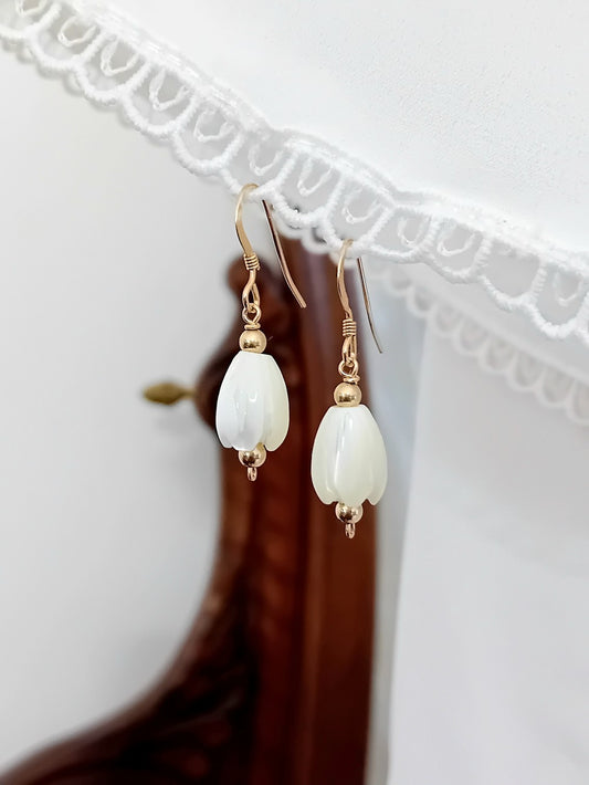 Boucles d'oreilles Jacinthe fleur de nacre gold filled
