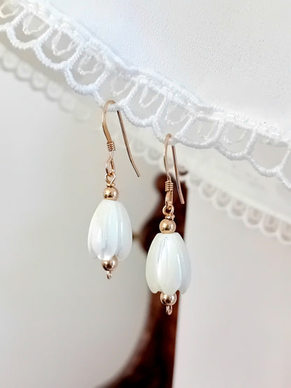 Boucles d'oreilles Jacinthe fleur de nacre gold filled