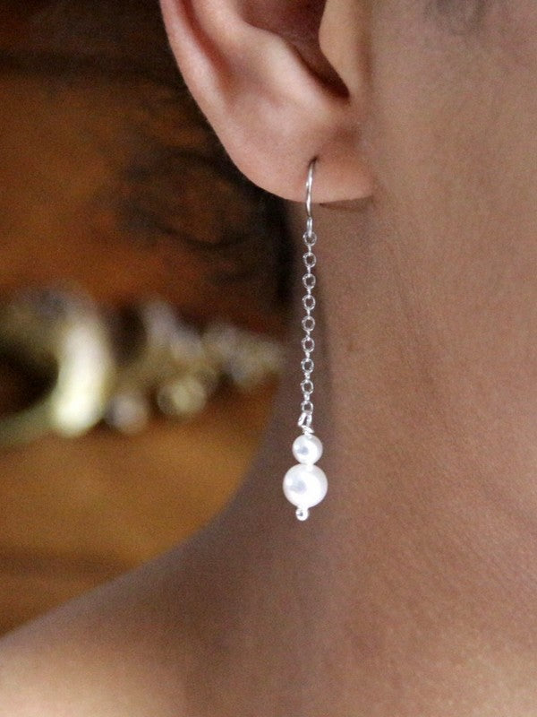 Boucles d'oreilles mariage duo de perles sur fine chaîne