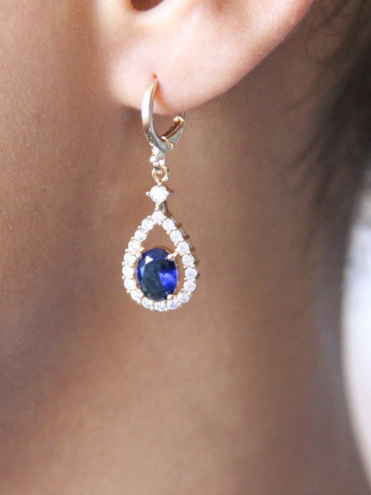 Boucles d'oreilles mariage gouttes ajourées et strass bleu saphir