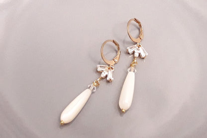 Boucles d'oreilles mariage longues gouttes en nacre