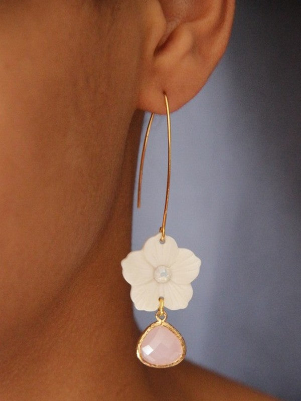 Boucles d'oreilles mariage fleurs en nacre et cristal