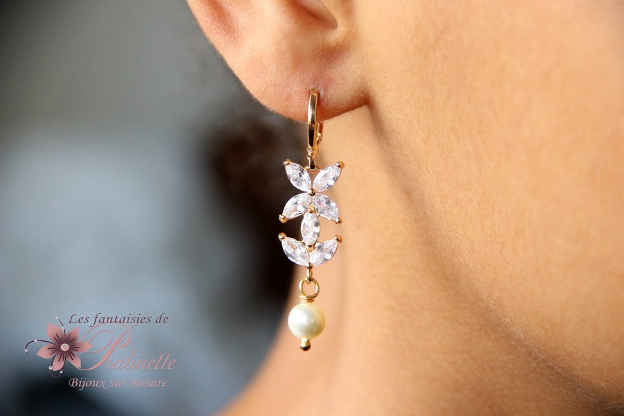 Boucles d'oreilles Janka pour la mariée, fleurs en zirconiums et perles