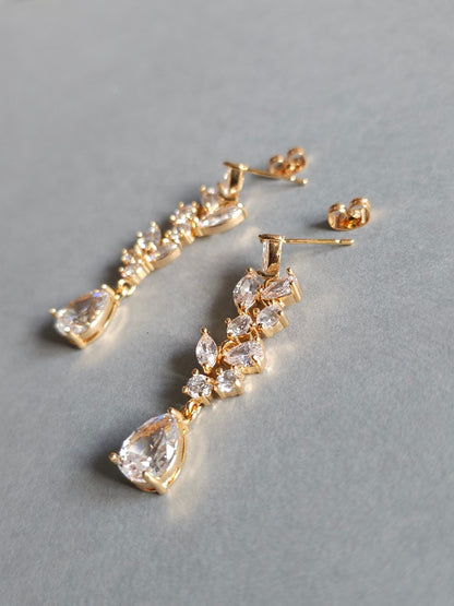 Boucles d'oreilles pendantes dorées en zirconium - Prêt à porter