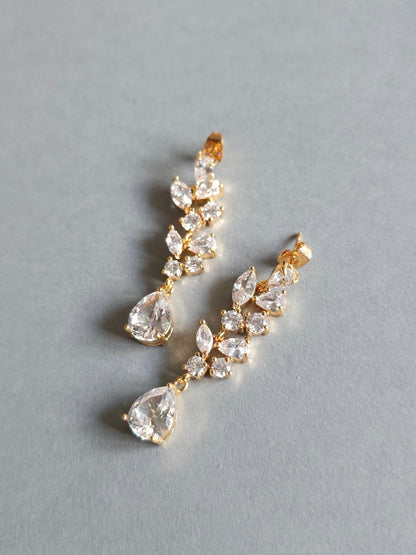Boucles d'oreilles pendantes dorées en zirconium - Prêt à porter