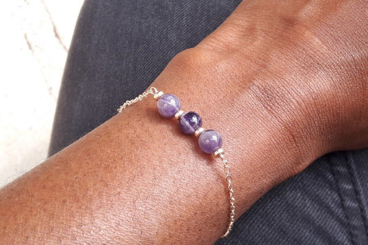 Bracelet intemporel gold filled et perles en améthyste