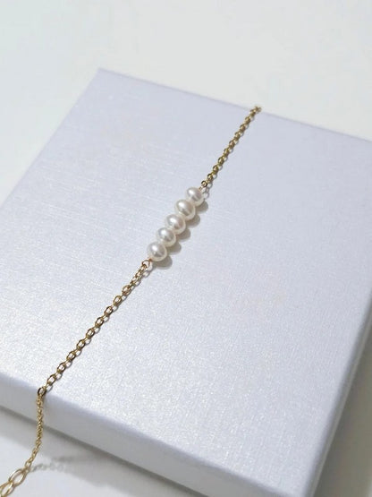 Bracelet mariage minimaliste petites perles de culture d'eau douce