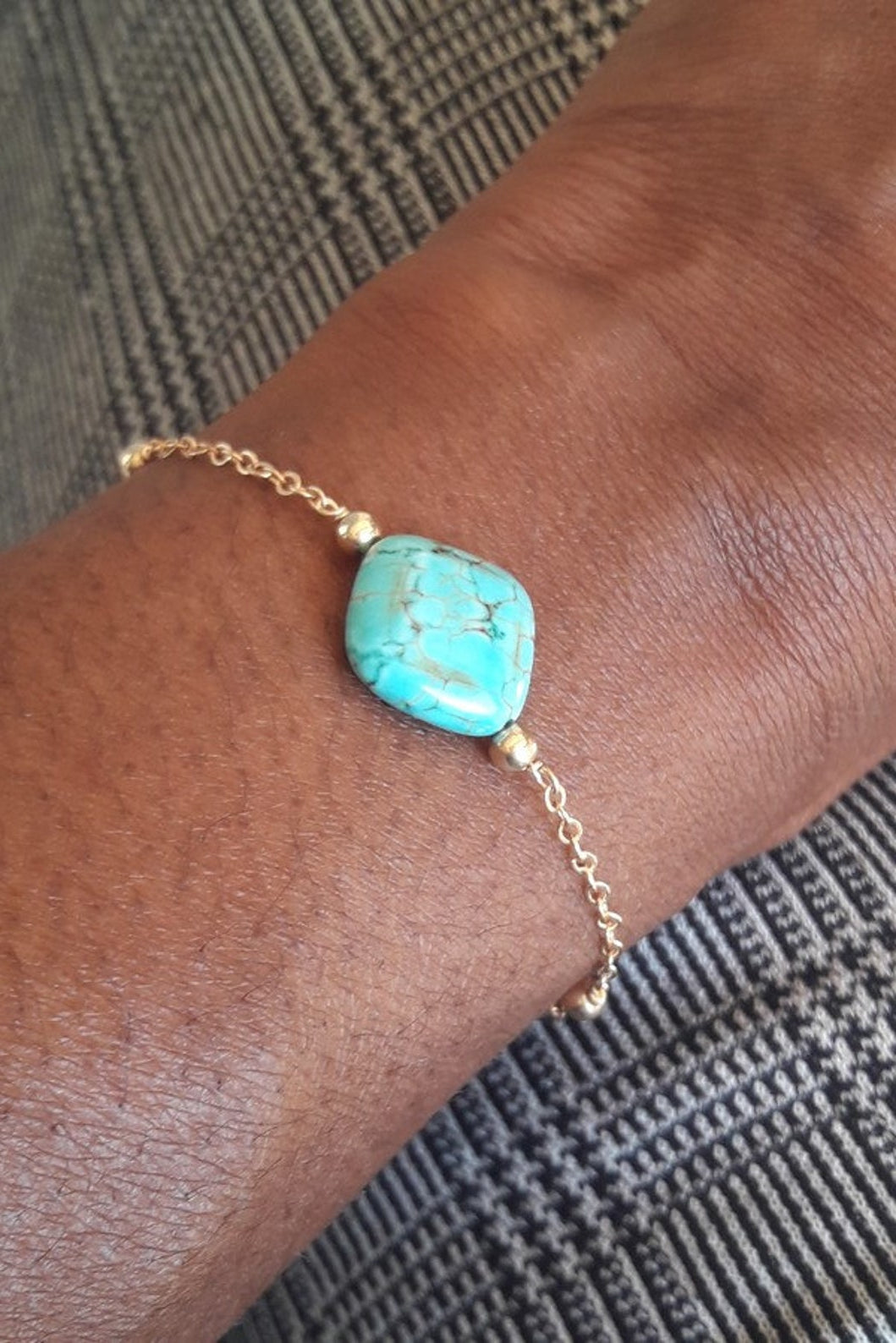 Bracelet gold filled et perle losange howlite turquoise