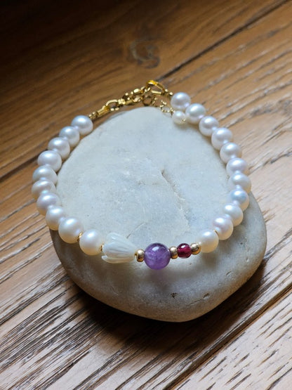 Bracelet Avalon perle de culture d'eau douce, jacinthe en nacre et améthyste
