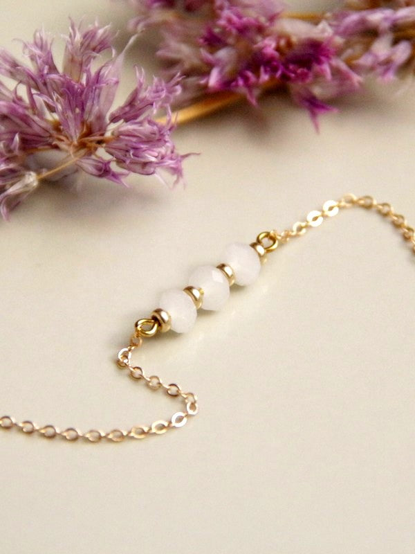 Bracelet de mariée Maeline en gold filled et cristal blanc opal