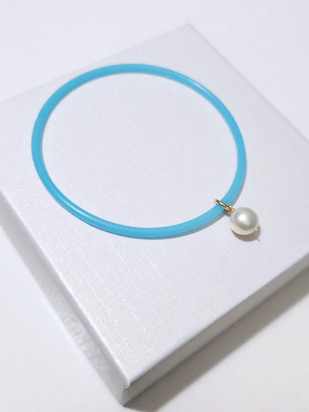 Bracelet jonc silicone et perle de culture d'eau douce