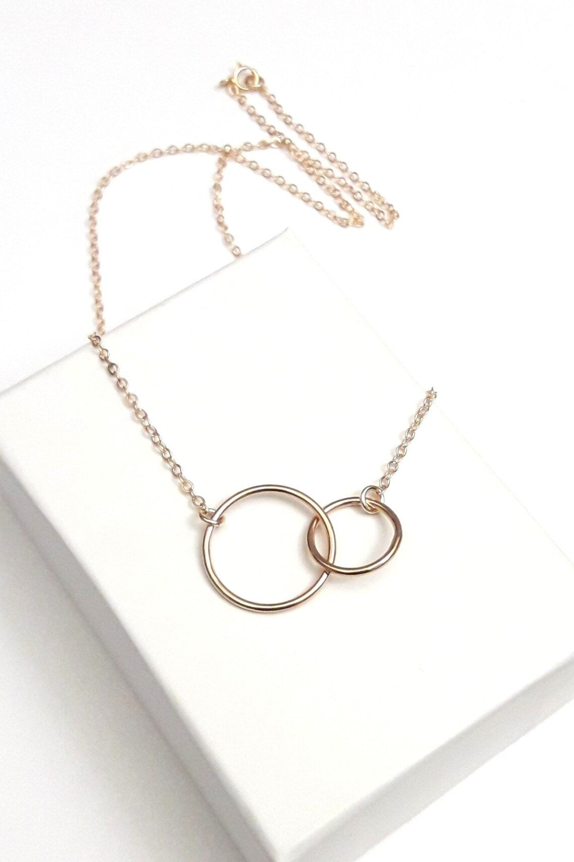 Collier anneaux enlacés en plaqué or gold filled