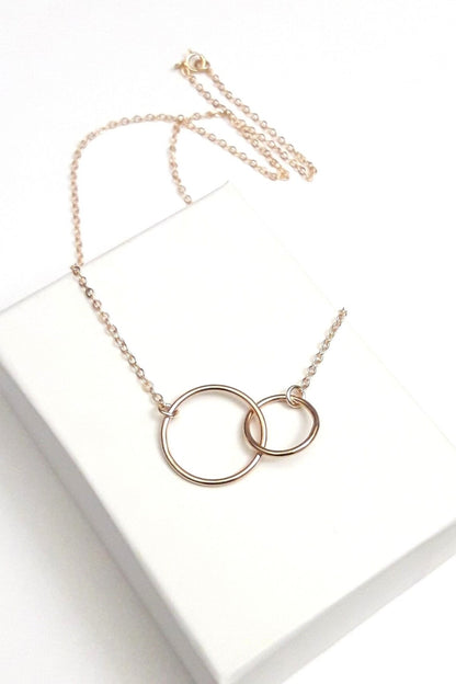Collier anneaux enlacés en plaqué or gold filled