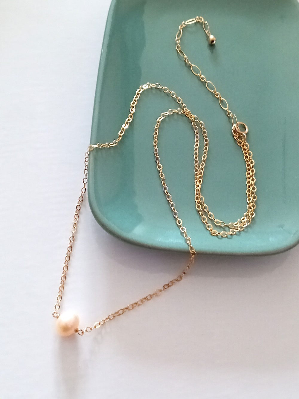 Collier Nilé chaîne gold filled et perle de culture pêche