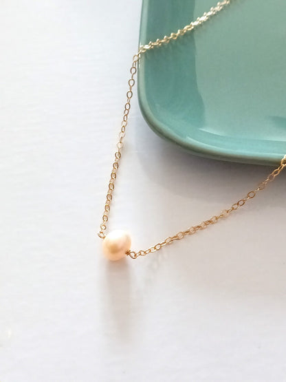 Collier Nilé chaîne gold filled et perle de culture pêche
