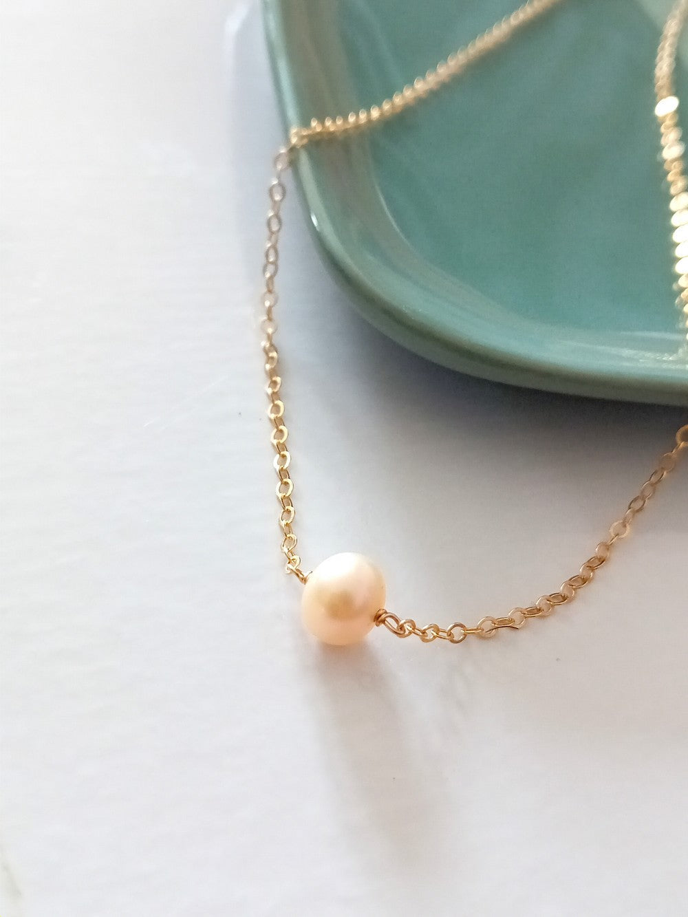 Collier Nilé chaîne gold filled et perle de culture pêche