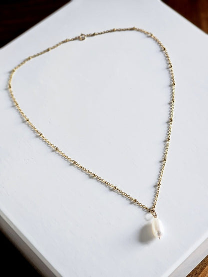 Bijou de mariage collier goutte perle de culture, chaîne perlée satellite
