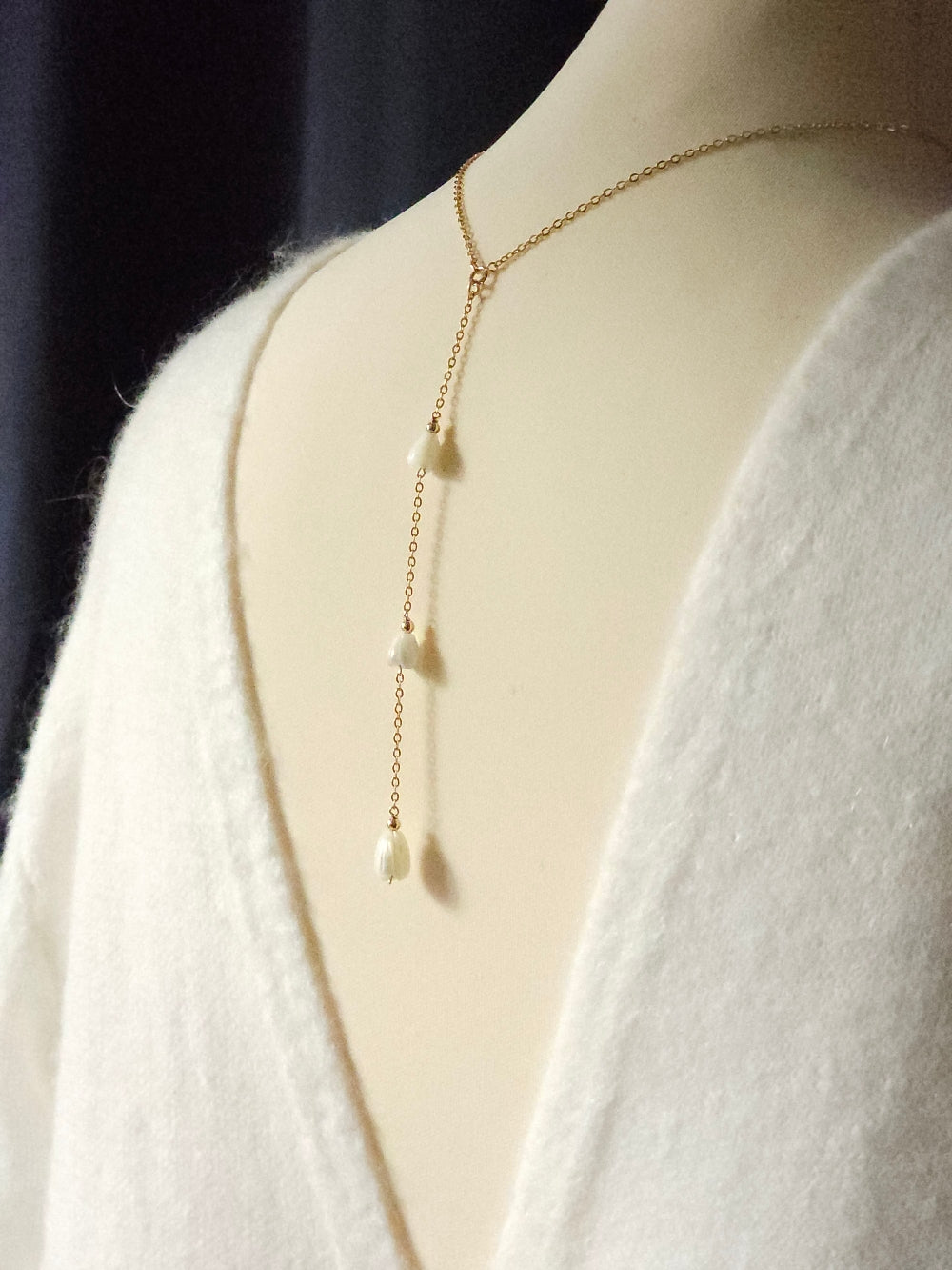 Commande personnalisée Marine D. - Collier mariage de dos fleurs de nacre, bijou de dos amovible