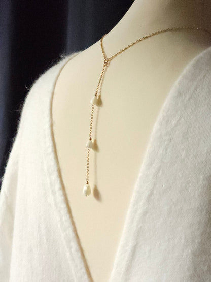 Commande personnalisée Marine D. - Collier mariage de dos fleurs de nacre, bijou de dos amovible