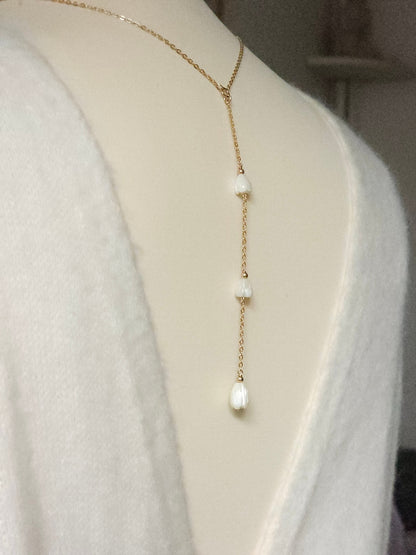 Commande personnalisée Marine D. - Collier mariage de dos fleurs de nacre, bijou de dos amovible