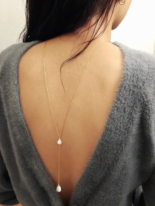 Collier bijou de dos fleurs de nacre jacinthe