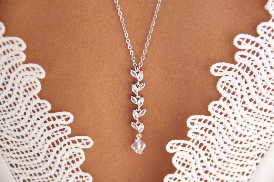 Collier mariage de dos cascade de feuilles épi