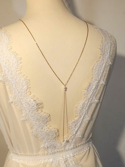 Collier de dos minimaliste, bijou mariage de dos perles Elen