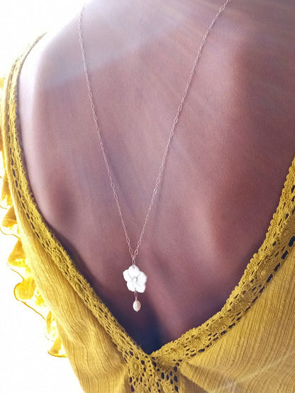 Collier bijou de dos rose gold filled fleur de nacre et perles de culture