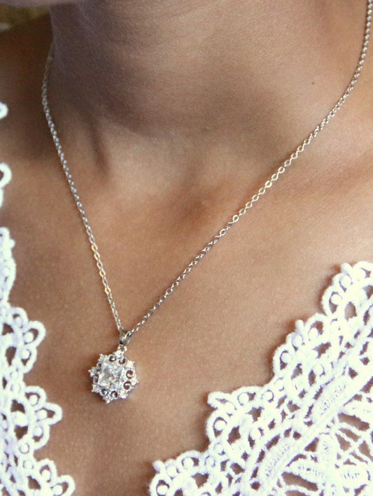 Collier de mariage flocon de neige serti carré