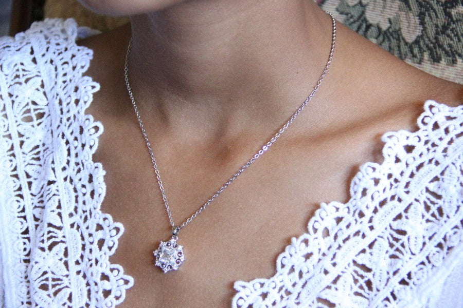 Collier de mariage flocon de neige serti carré