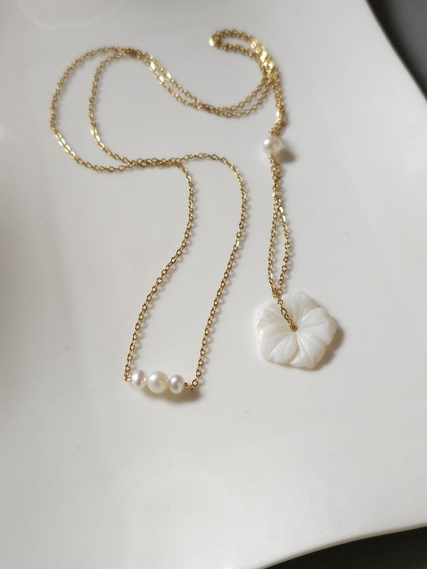 Bijou mariage Jad collier de dos fleur de nacre et perles