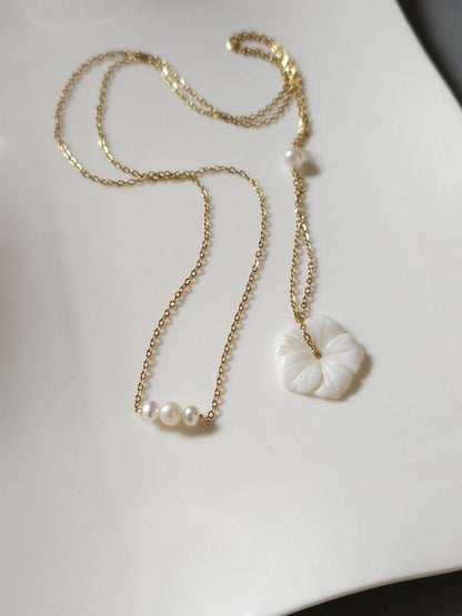 Bijou mariage Jad collier de dos fleur de nacre et perles
