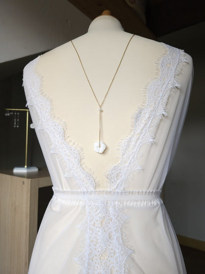 Bijou mariage Jad collier de dos fleur de nacre et perles