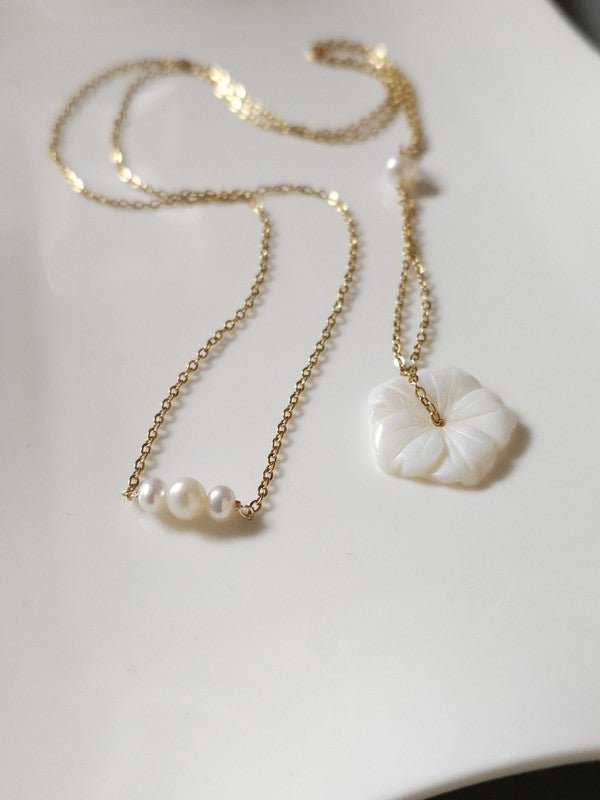 Bijou mariage Jad collier de dos fleur de nacre et perles