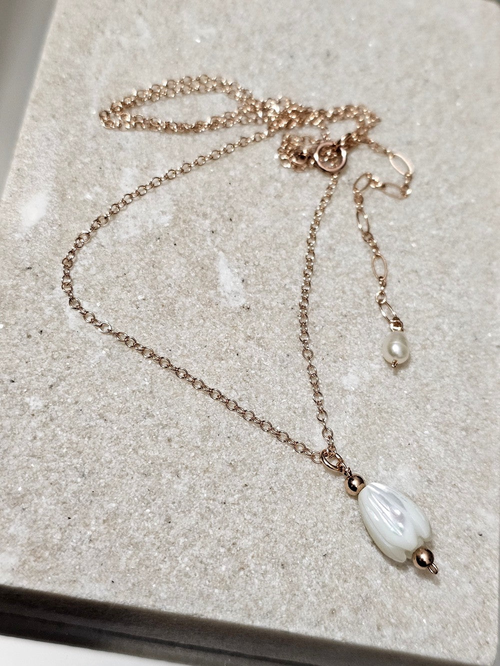 Commande personnalisée Sophie L. - Collier Jacinthe fleur de nacre rose gold filled