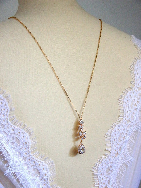 Collier mariage de dos doré et pendentifs zirconium - Prêt à porter
