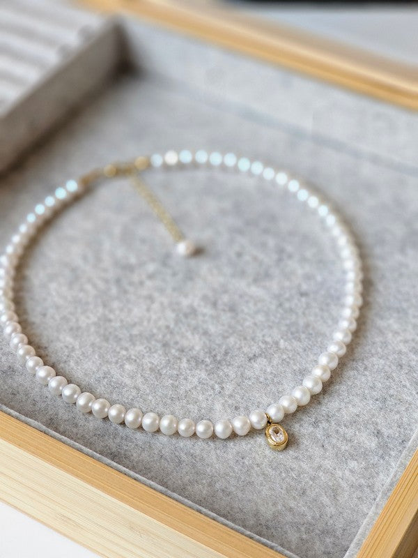 Collier Cécily tour de cou perles de culture d'eau douce et goutte d'eau zirconium