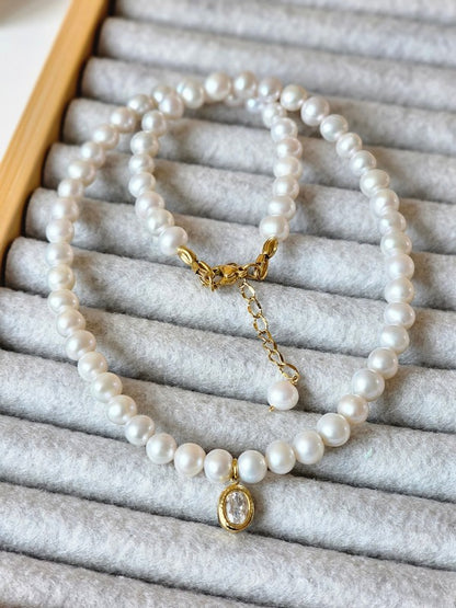 Collier Cécily tour de cou perles de culture d'eau douce et goutte d'eau zirconium