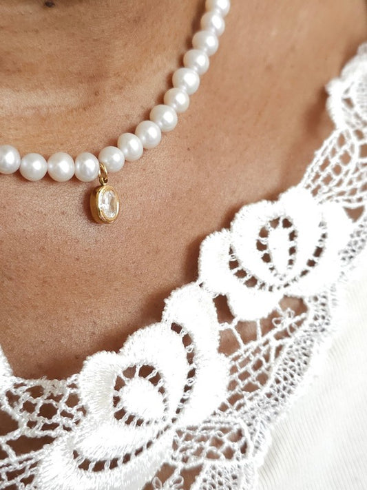 Collier Cécily tour de cou perles de culture d'eau douce et goutte d'eau zirconium