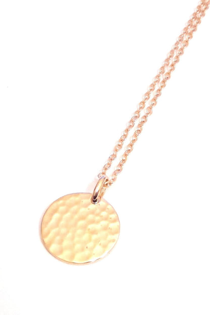 Collier pendentif médaille martelée et chaîne gold filled