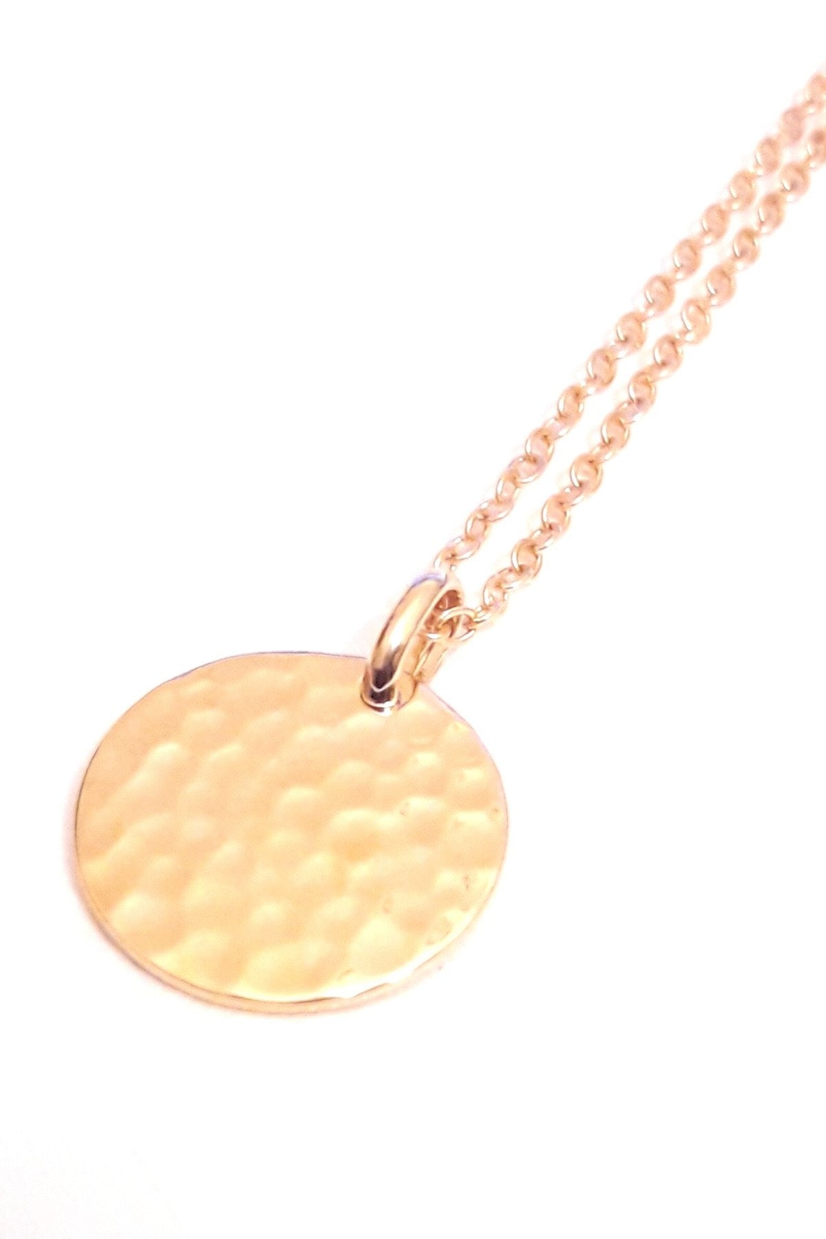 Collier pendentif médaille martelée et chaîne gold filled