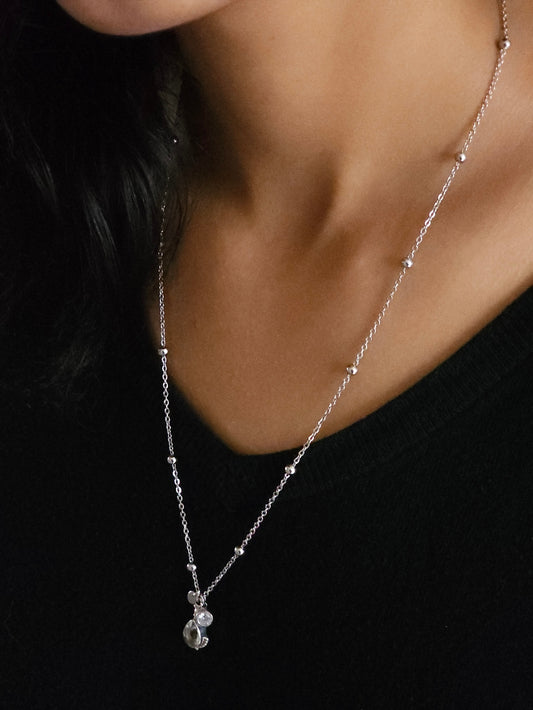 Collier perlé goutte en cristal de roche et pampilles